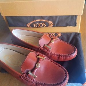 Womens brown Tod Drivers, size 5.5US